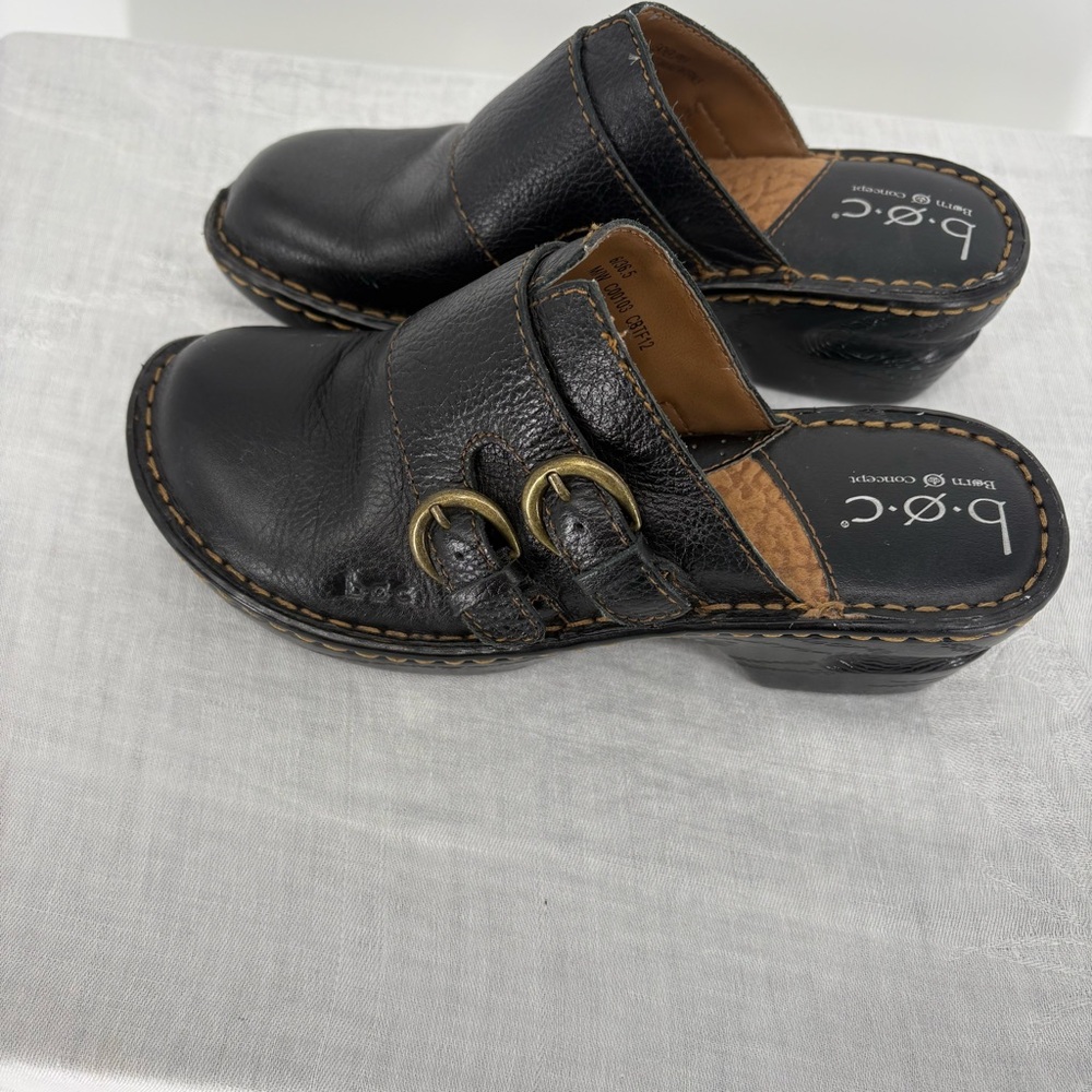 B.O.C. Women's Black Leather Mules. Size 6